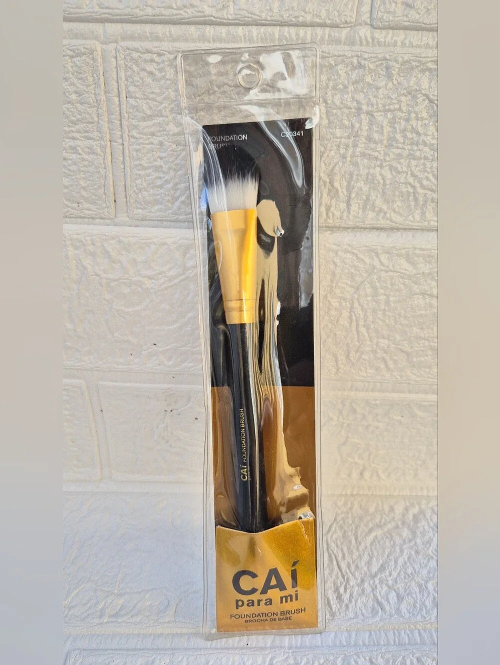 CAI Para Mi Beauty Pointed Foundation Brush Best Brush Gold Blk cruelty-free